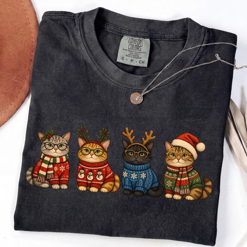 Christmas cats in cozy sweaters PNG design - image 2